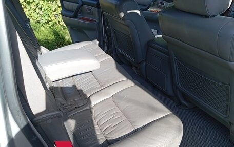 Toyota Land Cruiser 100 рестайлинг 2, 2006 год, 2 530 000 рублей, 25 фотография