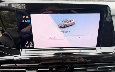 Volkswagen Golf VIII, 2022 год, 2 250 000 рублей, 23 фотография