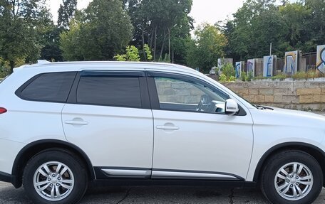 Mitsubishi Outlander III рестайлинг 3, 2017 год, 1 770 000 рублей, 7 фотография