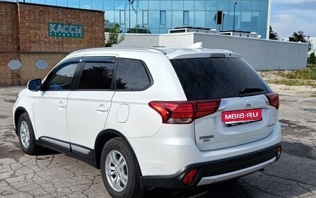 Mitsubishi Outlander III рестайлинг 3, 2017 год, 1 770 000 рублей, 4 фотография