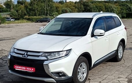 Mitsubishi Outlander III рестайлинг 3, 2017 год, 1 770 000 рублей, 2 фотография