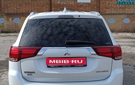 Mitsubishi Outlander III рестайлинг 3, 2017 год, 1 770 000 рублей, 5 фотография
