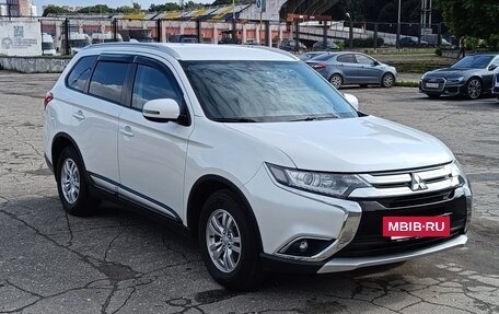 Mitsubishi Outlander III рестайлинг 3, 2017 год, 1 770 000 рублей, 8 фотография