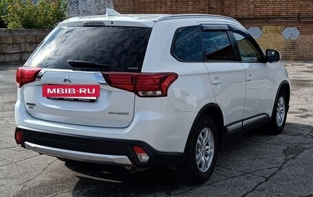 Mitsubishi Outlander III рестайлинг 3, 2017 год, 1 770 000 рублей, 6 фотография