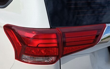 Mitsubishi Outlander III рестайлинг 3, 2017 год, 1 770 000 рублей, 12 фотография