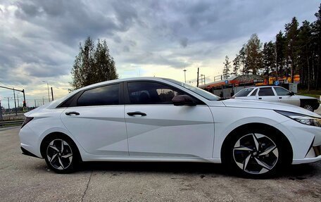Hyundai Elantra, 2022 год, 1 900 000 рублей, 4 фотография