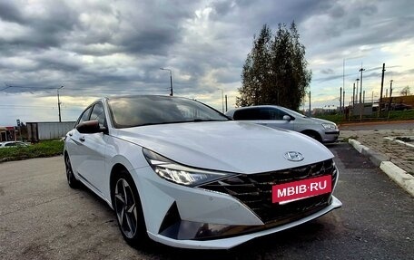 Hyundai Elantra, 2022 год, 1 900 000 рублей, 3 фотография