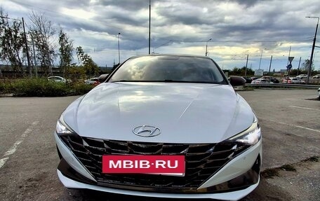 Hyundai Elantra, 2022 год, 1 900 000 рублей, 2 фотография