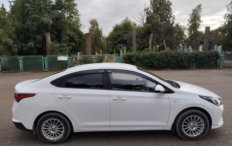 Hyundai Solaris II рестайлинг, 2021 год, 1 400 000 рублей, 2 фотография