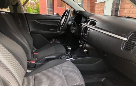 KIA Rio IV, 2018 год, 1 250 000 рублей, 10 фотография
