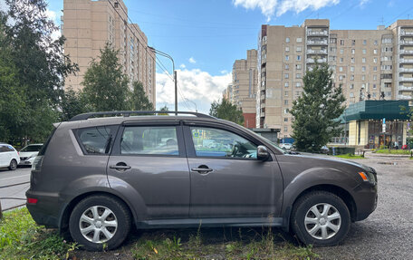 Mitsubishi Outlander III рестайлинг 3, 2011 год, 850 000 рублей, 2 фотография