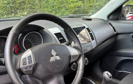 Mitsubishi Outlander III рестайлинг 3, 2011 год, 850 000 рублей, 7 фотография