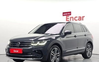 Volkswagen Tiguan II, 2021 год, 2 850 000 рублей, 1 фотография