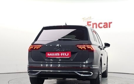 Volkswagen Tiguan II, 2021 год, 2 850 000 рублей, 5 фотография