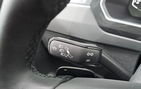 Volkswagen Tiguan II, 2021 год, 2 850 000 рублей, 17 фотография