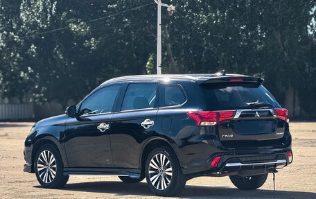 Mitsubishi Outlander III рестайлинг 3, 2021 год, 1 690 222 рублей, 5 фотография