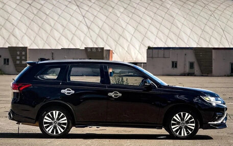 Mitsubishi Outlander III рестайлинг 3, 2021 год, 1 690 222 рублей, 9 фотография