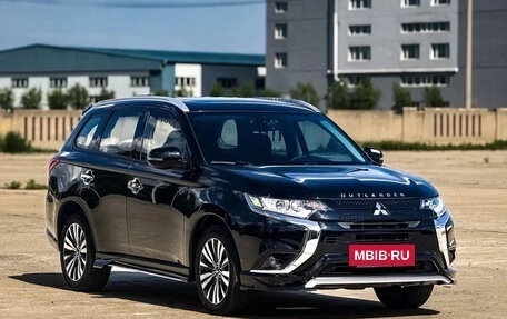 Mitsubishi Outlander III рестайлинг 3, 2021 год, 1 690 222 рублей, 3 фотография