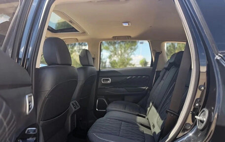 Mitsubishi Outlander III рестайлинг 3, 2021 год, 1 690 222 рублей, 18 фотография