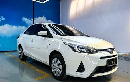 Toyota Yaris, 2022 год, 1 057 000 рублей, 3 фотография