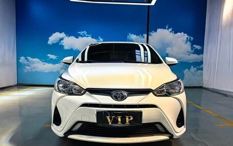 Toyota Yaris, 2022 год, 1 057 000 рублей, 2 фотография