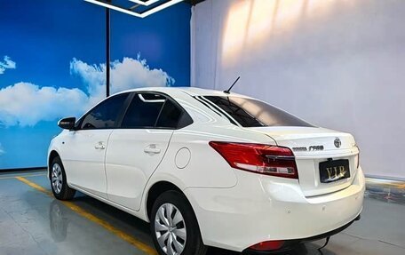Toyota Yaris, 2022 год, 1 057 000 рублей, 6 фотография