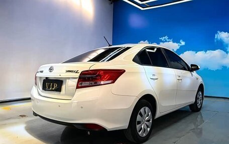 Toyota Yaris, 2022 год, 1 057 000 рублей, 8 фотография