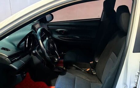 Toyota Yaris, 2022 год, 1 057 000 рублей, 9 фотография
