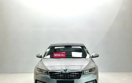Skoda Superb III рестайлинг, 2023 год, 2 200 000 рублей, 2 фотография