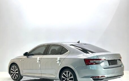 Skoda Superb III рестайлинг, 2023 год, 2 200 000 рублей, 4 фотография
