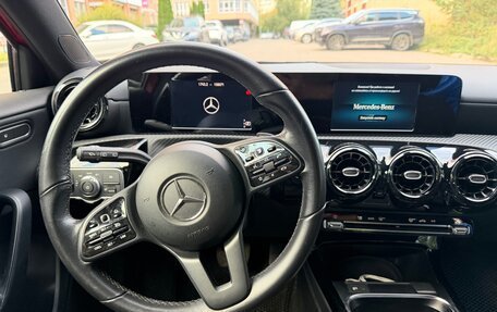 Mercedes-Benz A-Класс, 2019 год, 1 900 000 рублей, 8 фотография