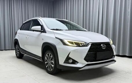 Toyota Yaris XP150 рестайлинг, 2022 год, 1 118 000 рублей, 3 фотография