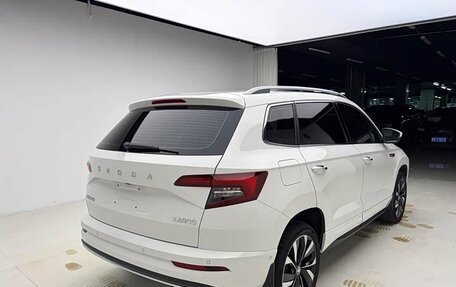 Skoda Karoq I, 2022 год, 1 680 000 рублей, 4 фотография