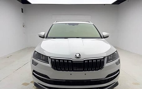 Skoda Karoq I, 2022 год, 1 680 000 рублей, 2 фотография