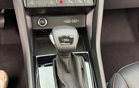 Skoda Karoq I, 2022 год, 1 680 000 рублей, 18 фотография