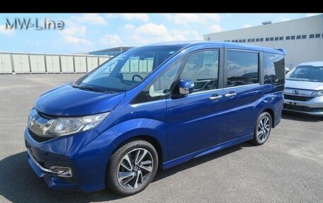 Honda Stepwgn IV, 2017 год, 1 630 000 рублей, 2 фотография