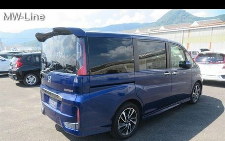 Honda Stepwgn IV, 2017 год, 1 630 000 рублей, 4 фотография