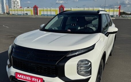 Mitsubishi Outlander, 2022 год, 3 500 000 рублей, 2 фотография