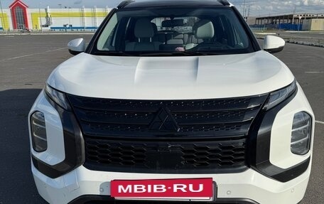 Mitsubishi Outlander, 2022 год, 3 500 000 рублей, 3 фотография