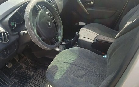 Renault Logan II, 2017 год, 790 000 рублей, 6 фотография