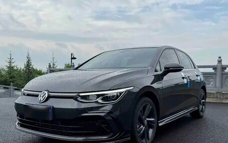 Volkswagen Golf VIII, 2023 год, 1 900 000 рублей, 1 фотография