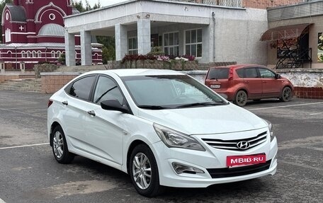 Hyundai Solaris II рестайлинг, 2015 год, 720 000 рублей, 3 фотография