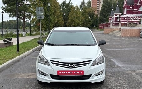 Hyundai Solaris II рестайлинг, 2015 год, 720 000 рублей, 2 фотография