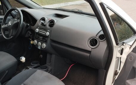 Mitsubishi Colt VI рестайлинг, 2006 год, 199 000 рублей, 6 фотография