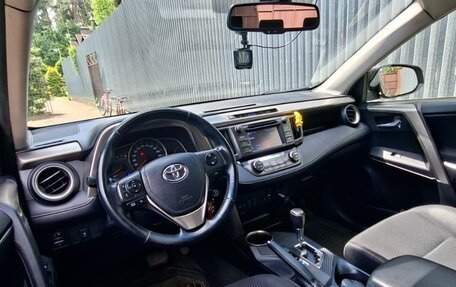 Toyota RAV4, 2013 год, 1 980 000 рублей, 13 фотография