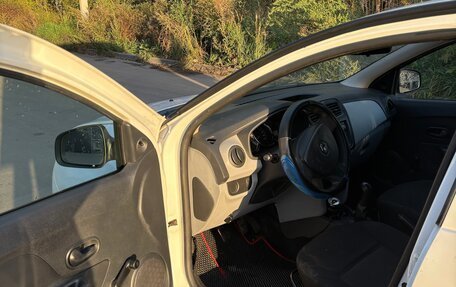 Renault Logan II, 2015 год, 350 000 рублей, 10 фотография