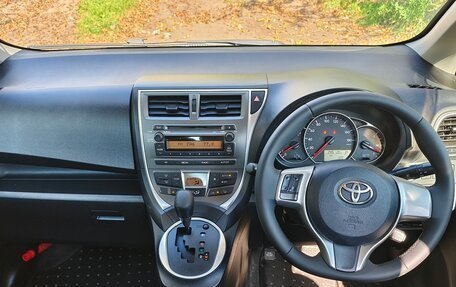 Toyota Ractis II, 2011 год, 820 000 рублей, 3 фотография
