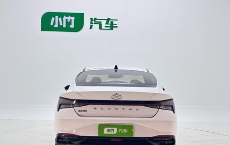 Hyundai Elantra, 2022 год, 1 615 000 рублей, 2 фотография
