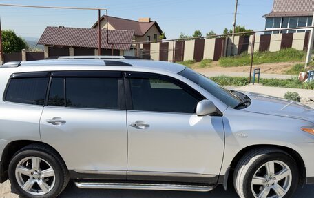 Toyota Highlander III, 2011 год, 1 790 000 рублей, 2 фотография
