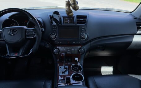 Toyota Highlander III, 2011 год, 1 790 000 рублей, 8 фотография